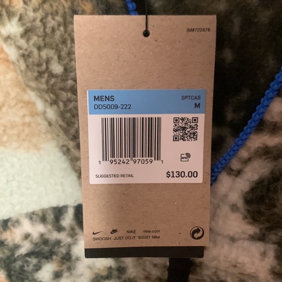 Nike oversized fleece jacket size medium. - Picture 4 of 4